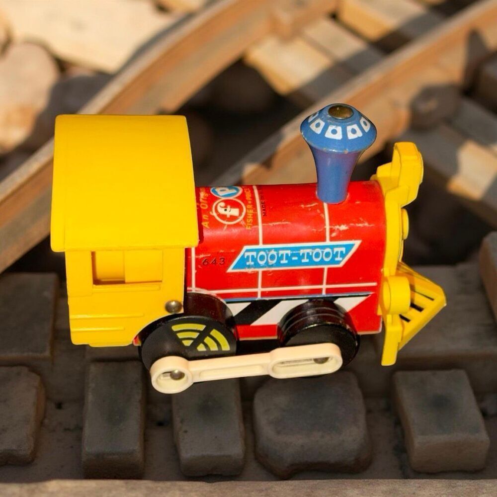 Vintage 1964 Fisher Price TOOT TOOT TRAIN #643 Wood & Plastic Pull Toy